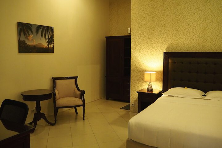 Room 5 of 33
