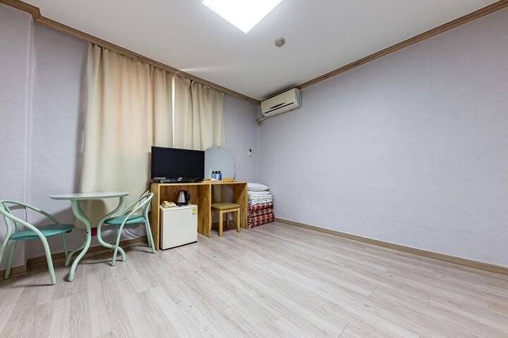 Room 21 of 60