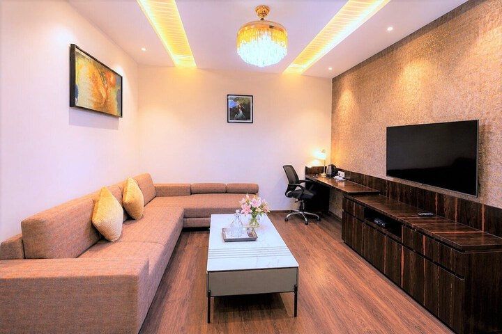 Room 10 of 53