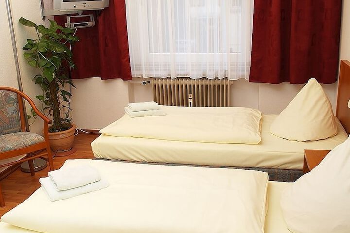 Room 3 of 42