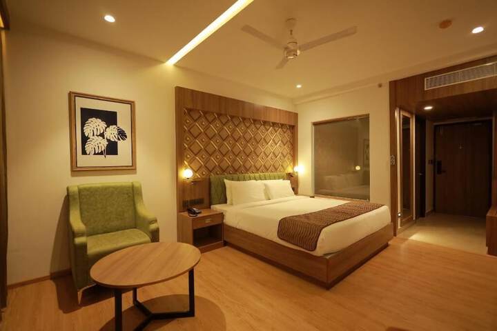 Room 6 of 16