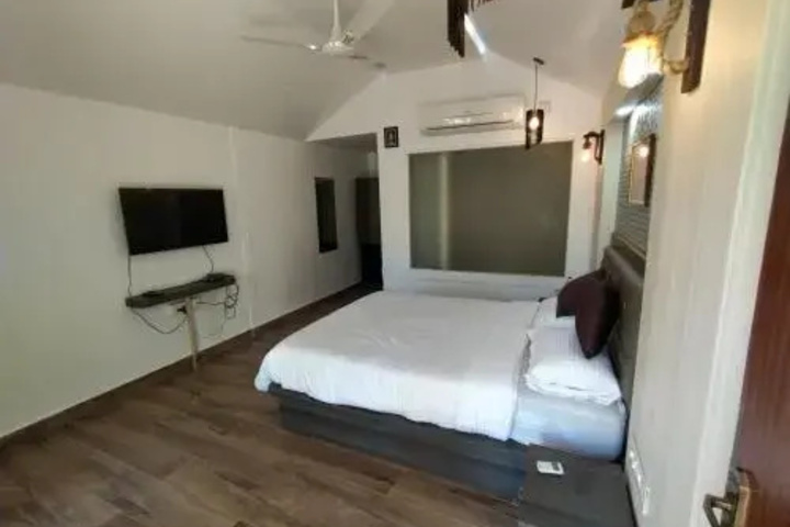 Room 2 of 12