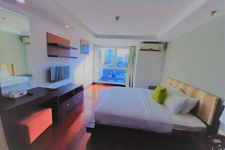 Room 27 of 48