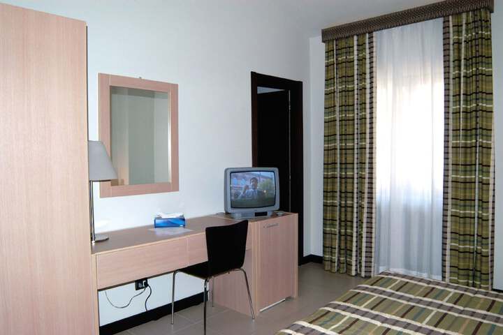 Room 27 of 74