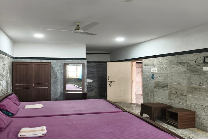 Room 10 of 31