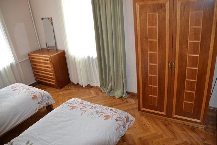 Room 13 of 28