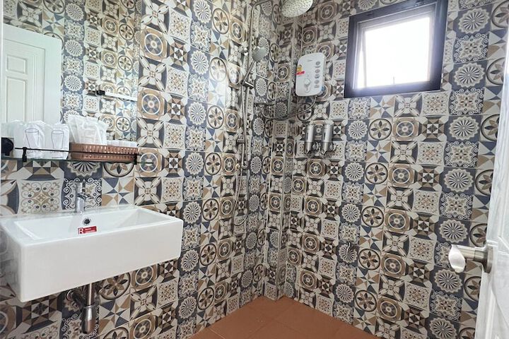 Room 32 of 49
