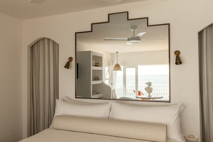 Room 2 of 42