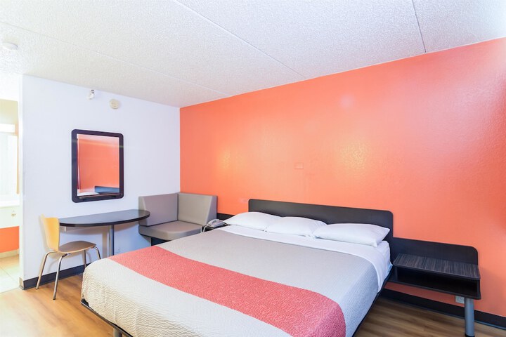 Room 9 of 31