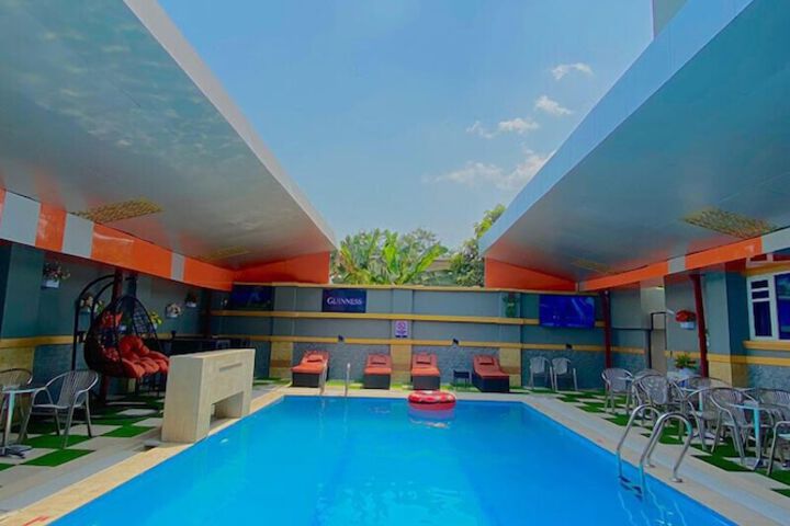 Pool 17 of 27