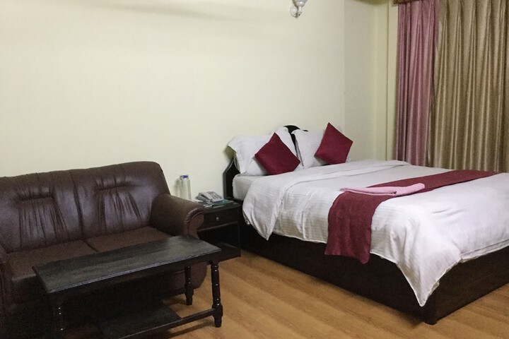 Room 7 of 33