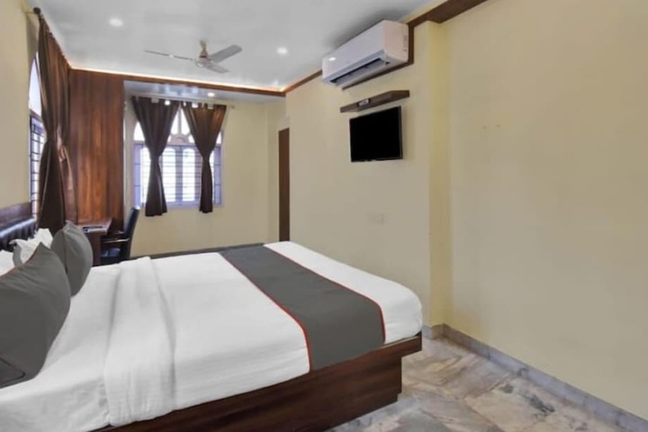 Room 4 of 7