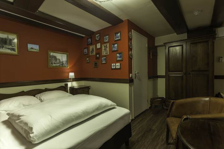 Room 34 of 118