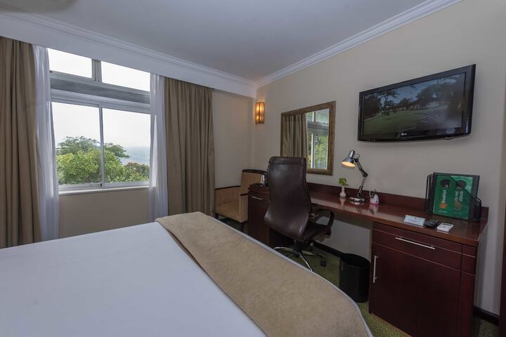 Room 5 of 40