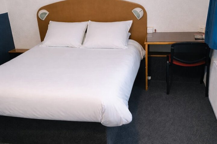 Room 16 of 28