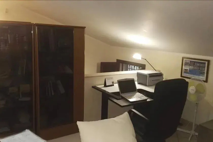 Room 4 of 10