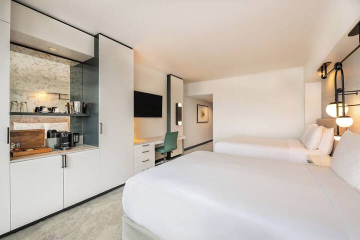 Room 33 of 170