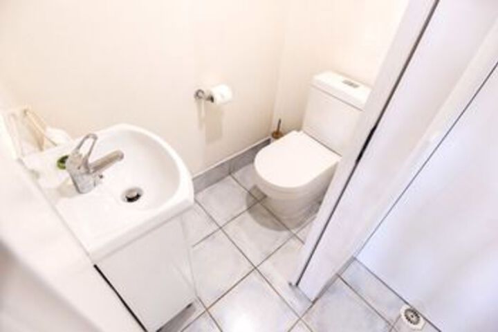 Room 4 of 17