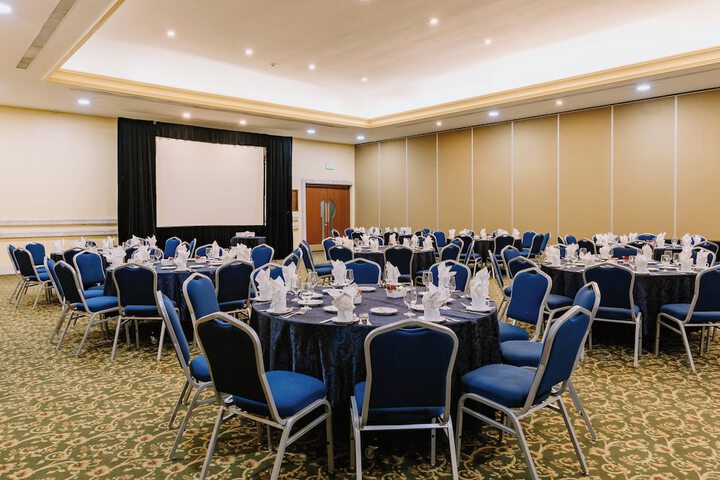 Ballroom/Hall 73 of 94