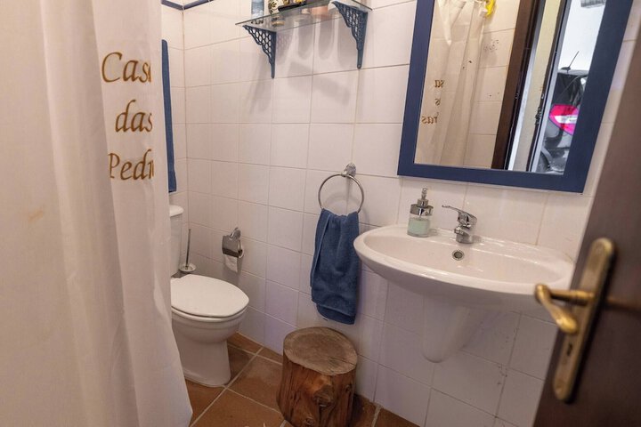 Room 7 of 12