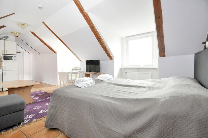 Room 8 of 50