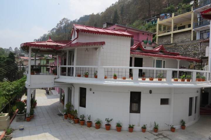 Hotel 5 of 6