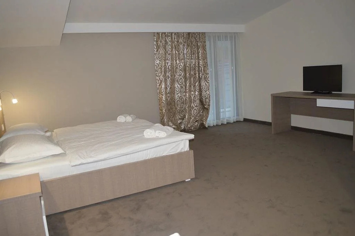 Room 3 of 13