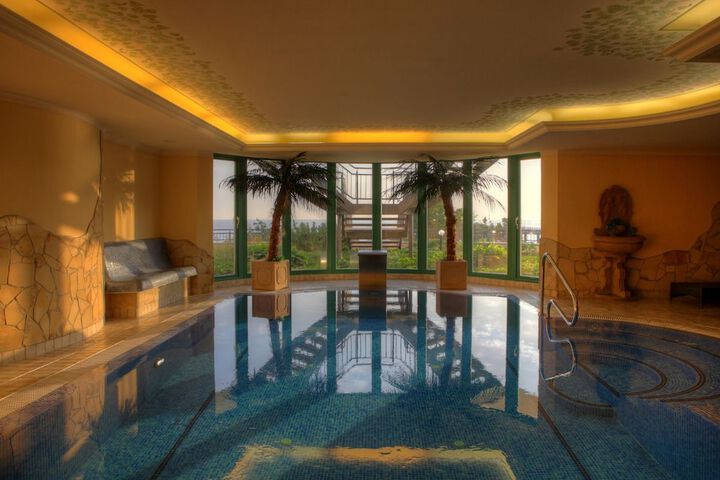 Hotel with Pool