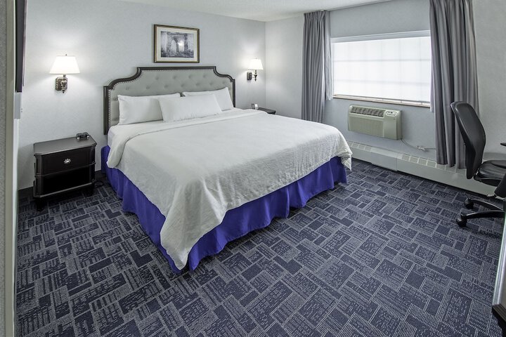 Standard | King Bed (3 of 5)
