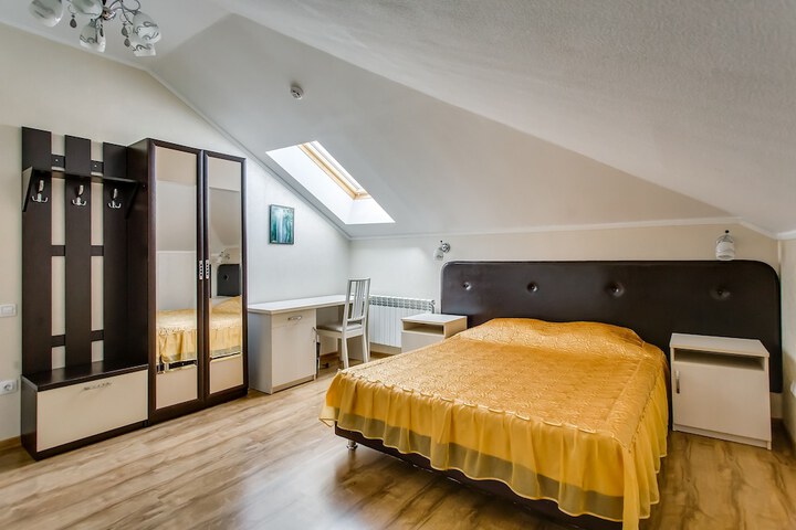 Room 9 of 43