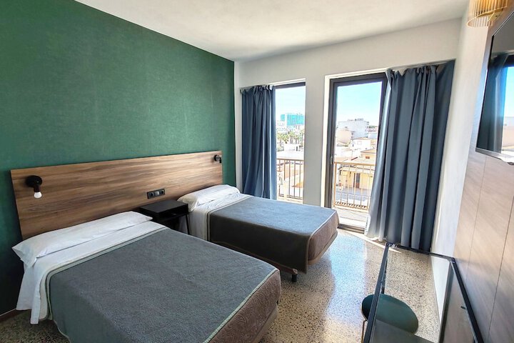 Room 8 of 11
