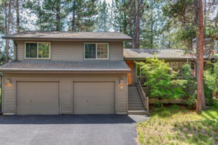 Blue Goose Lane 8 by Village Properties at Sunriver VR