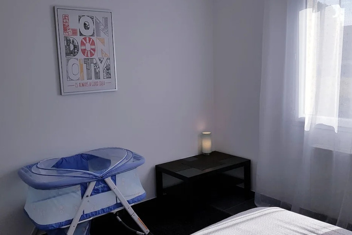Room 6 of 18