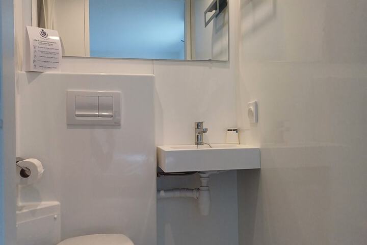 Room 6 of 11