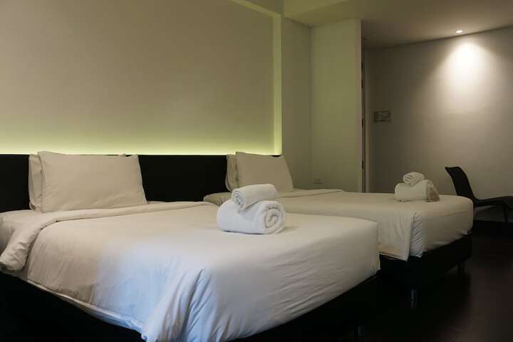 Room 4 of 32