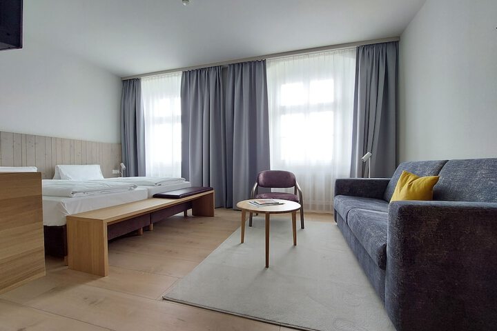 Room 25 of 76