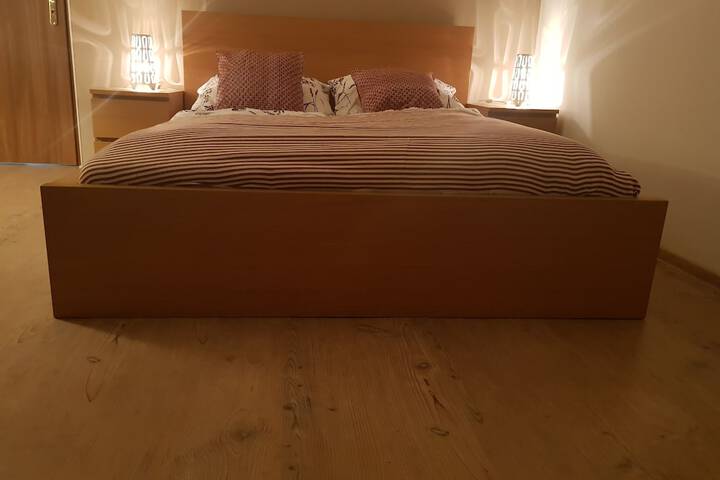 Room 18 of 100