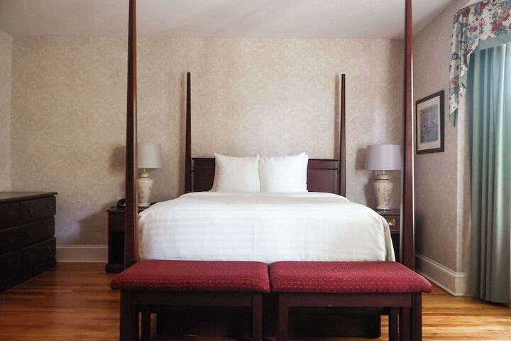 Room 25 of 53