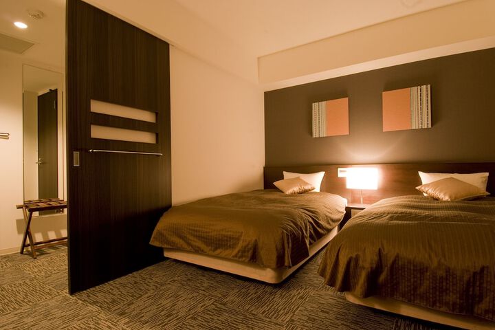 Room 11 of 40