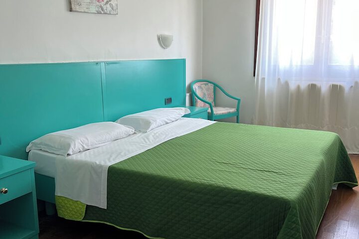 Room 5 of 50