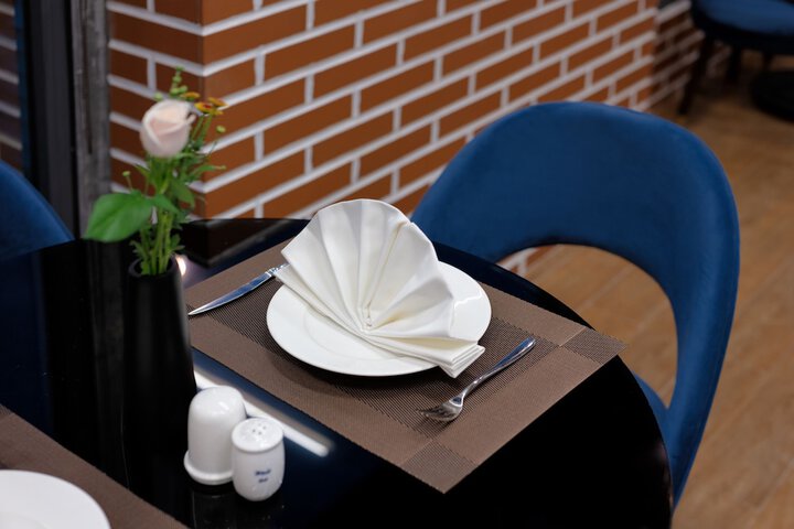 Dining 35 of 46