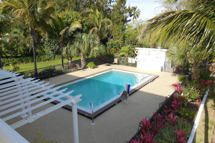 Pool 25 of 34