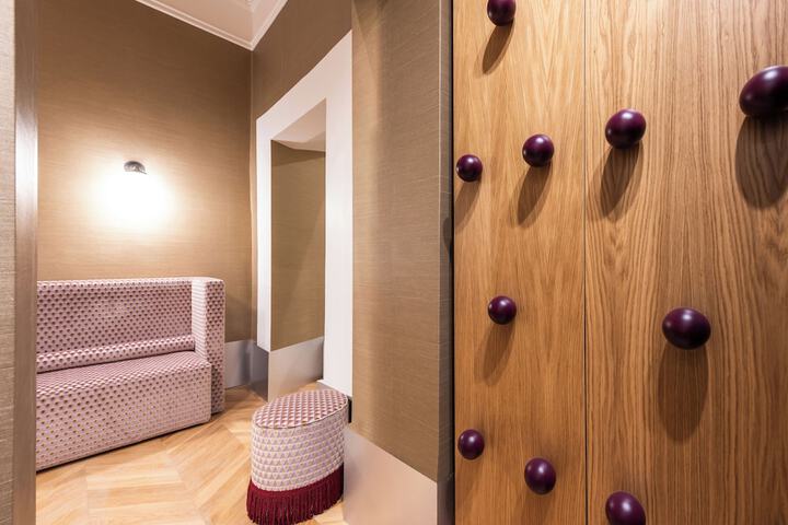 Room 23 of 61
