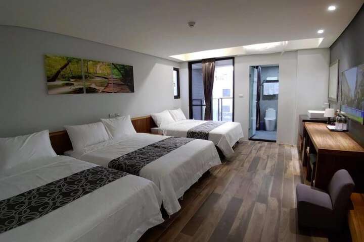 Room 34 of 62