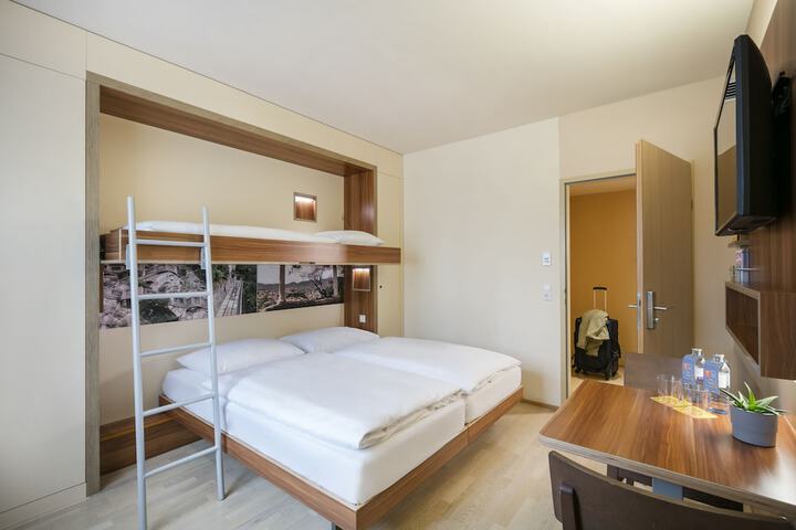 Room 22 of 48