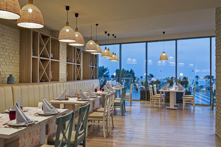Dining 48 of 78