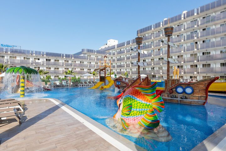 Hotel Pool