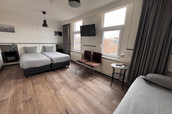 Room 10 of 38