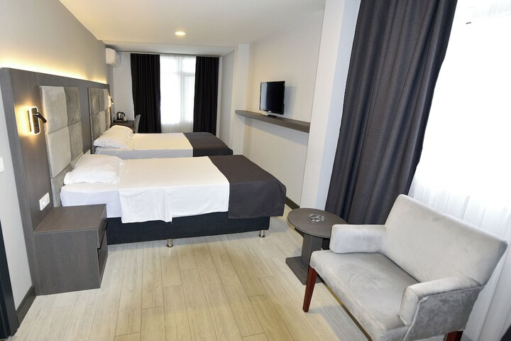 Room 6 of 32
