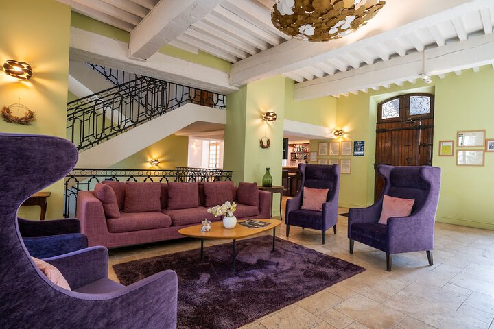 Entrance & Lobby